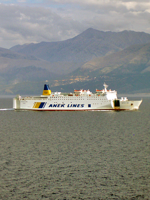 Trajekt Anek Lines proplouv� ��inou mezi Korfu a Alb�ni�
